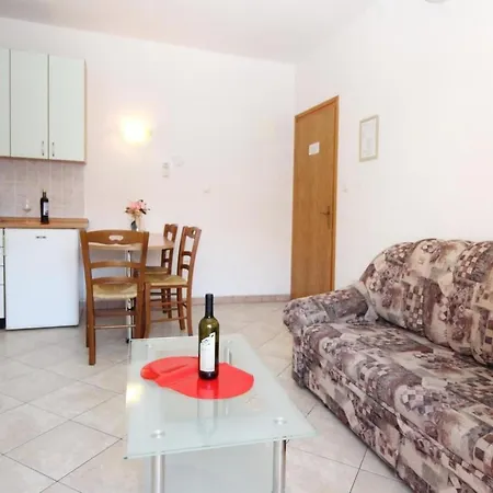 In Mit Eigenem Balkon By Interhome דירה